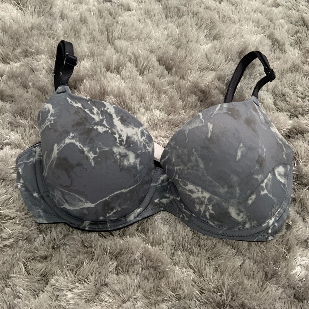 🏷️ 5 for $25 - VICTORIA’S Secret Marble Wear Everywhere Lightly Lined Bra